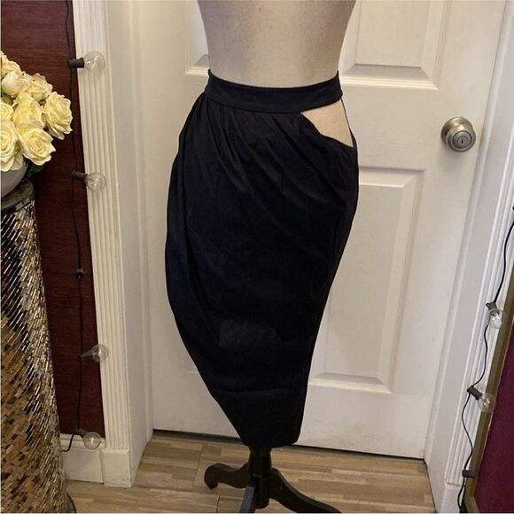 Zeynep Arcay Elegant Black cut out Women's Skirt, US2 - Picture 4 of 6